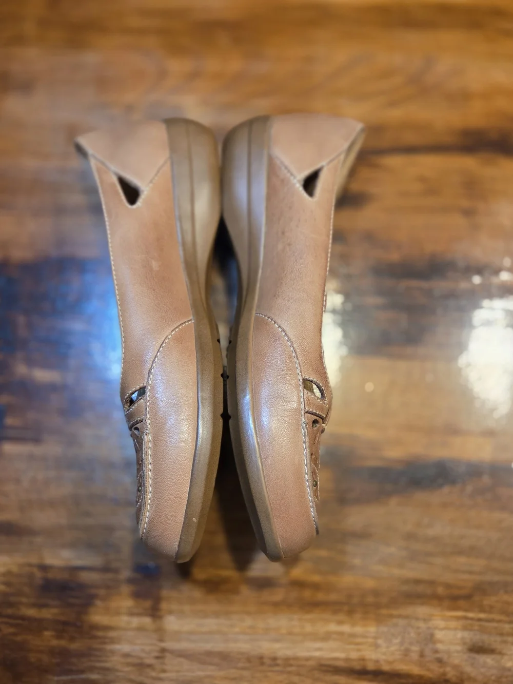 Clarks Women’s Nude/Tan Leather Ballet Flats with Cutout Detail
